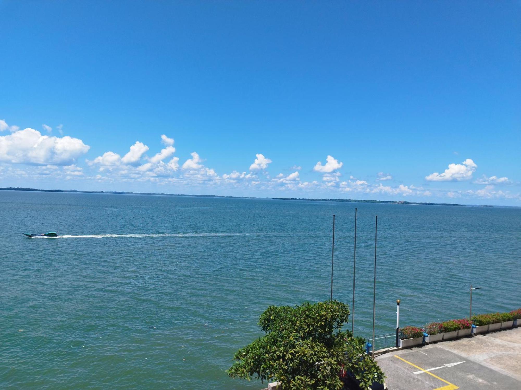 Marine Bay Hotel Sandakan Exterior photo